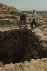 Totes Meer, Jordanien - Professor Steven Collins (Hauptautor) und Isabel Tang (Regisseurin).