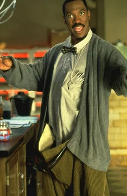Chemieprofessor Sherman Klump (Eddie Murphy) verwandelt sich in sein schlank-arrogantes Ego Buddy Love  ...