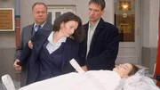 In einem Wettlauf gegen die Zeit ist es Kehler (Wolfgang Bathke, li.) und Bonhoff (Wolfgang Krewe) gelungen, Olivia Beck (Janina Flieger, lieg.) zu retten. Die Kommissare müssen die Mutter, Britta Beck (Ragna Pitoll) beruhigen... In einem Wettlauf gegen die Zeit ist es Kehler (Wolfgang Bathke, li.) und Bonhoff (Wolfgang Krewe) gelungen, Olivia Beck (Janina Flieger, lieg.) zu retten. Die Kommissare müssen die Mutter, Britta Beck (Ragna Pitoll) beruhigen...