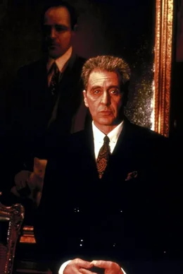 Don Michael Corleone (Al Pacino) will das Familienverm&ouml;gen durch die Beteiligung an einem Immobilien-Konzern, in den auch die Vatikan-Bank investiert hat, legalisieren ...