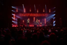 Olaf Schubert mit seinem B&uuml;hnenprogramm "Zeit f&uuml;r Rebellen".  Die Verwendung des sendungsbezogenen Materials ist nur mit dem Hinweis und Verlinkung auf RTL+ gestattet.; Olaf Schubert mit seinem B&uuml;hnenprogramm "Zeit f&uuml;r Rebellen".  Die Verwendung des sendungsbezogenen Materials ist nur mit dem Hinweis und Verlinkung auf RTL+ gestattet.