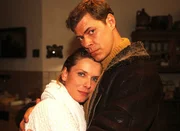 Sam (Sven Martinek) und Sonja (Janette Rauch), die Ex-Freundin von André, sind ein Paar. Sam macht sich Sorgen wegen seines Doppellebens.