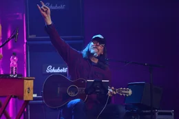 Jochen M. Barkas beim B&uuml;hnenprogramm "Zeit f&uuml;r Rebellen".  Die Verwendung des sendungsbezogenen Materials ist nur mit dem Hinweis und Verlinkung auf RTL+ gestattet.; Jochen M. Barkas beim B&uuml;hnenprogramm "Zeit f&uuml;r Rebellen".  Die Verwendung des sendungsbezogenen Materials ist nur mit dem Hinweis und Verlinkung auf RTL+ gestattet.