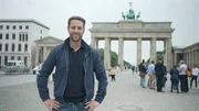 Mirko Drotschmann am Brandenburger Tor