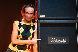 Olaf Schubert mit seinem B&uuml;hnenprogramm "Zeit f&uuml;r Rebellen".  Die Verwendung des sendungsbezogenen Materials ist nur mit dem Hinweis und Verlinkung auf RTL+ gestattet.; Olaf Schubert mit seinem B&uuml;hnenprogramm "Zeit f&uuml;r Rebellen".  Die Verwendung des sendungsbezogenen Materials ist nur mit dem Hinweis und Verlinkung auf RTL+ gestattet.