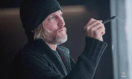 Haymitch (Woody Harrelson), ein ehemaliger Sieger der Hungerspiele, steht seinem Sch&uuml;tzling Katniss stets mit Rat und Tat zur Seite ...