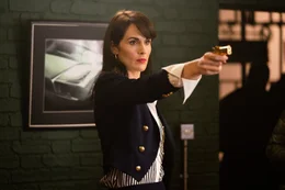 Rosalind Pearson (Michelle Dockery)