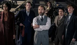 L-R: Lally (Jessica Williams), Theseus (Callum Turner), Albus Dumbledore (Jude Law), Jacob Kowalski (Dan Fogler), Newt Scamander (Eddie Redmayne)