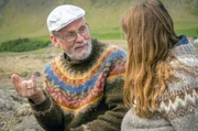 Der berühmte Islandpullover: Nur echt aus der Wolle isländischer Schafe und von isländischen Frauen und Männern in Handarbeit gestrickt.