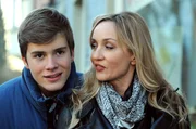Jana hilft Patrick das Neinsagen zu üben. Von links: Patrick Westenrieder (Lucas Bauer) und Jana Keller (Isabella Hübner).