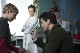 (v.l.n.r.) David M&uuml;ller (Philip Noah Schwarz); Dr. Julia Mann (Lisa Bitter); Lenny Reinhard (Elyas M'Barek)
