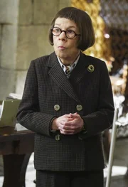 Kaum ist Hetty (Linda Hunt) zurück aus Vietnam, wartet gleich ein gefährlicher Fall auf sie und das Team, als Los Angeles von einem Sprengstoffanschlag bedroht wird. Kaum ist Hetty (Linda Hunt) zurück aus Vietnam, wartet gleich ein gefährlicher Fall auf sie und das Team, als Los Angeles von einem Sprengstoffanschlag bedroht wird.