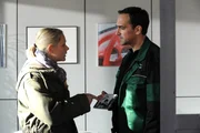 Yvi weist die Beschuldigung gegen Vitus vehement zurück. Von links: Yvonne (Alexa Eilers) und Mike Preissinger (Harry Blank). Yvi weist die Beschuldigung gegen Vitus vehement zurück. Von links: Yvonne (Alexa Eilers) und Mike Preissinger (Harry Blank).