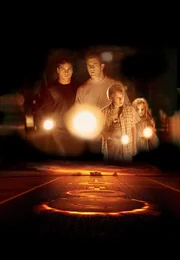 V.l.: Merrill Hess (Joaquin Phoenix), Rev. Graham Hess (Mel Gibson), Morgan Hess (Rory Culkin), Bo Hess (Abigail Breslin)