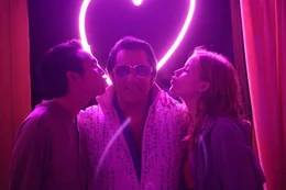 Paul (Justin Chon, l.); Erin (Ellie Bamber, r.)