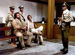 Tom (Bud Spencer, l.) und Slim (Terence Hill, r.) lassen sich von ein paar Polizisten in keinster Weise einsch&uuml;chtern ...