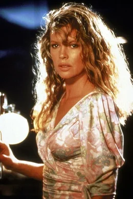 Die bildh&uuml;bsche Nadia (Kim Basinger) hat ein Problem: Sie hat eine starke Alkohol-Allergie. Schon nach ein paar Tropfen Alkohol verwandelt sie sich in ein hemmungsloses Biest ...