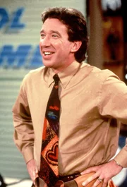 Tim (Tim Allen) soll auf Anweisung des neuen Direktors in seiner Sendung Werbung für einen minderwertigen Fuchsschwanz machen. Doch Tim weigert sich...