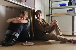 Schon bald wird Tom (Max von Thun, r.) klar, dass Hank (Benjamin Seidel, l.) besondere Aufmerksamkeit ben&ouml;tigt. Bei Einzelunterricht und au&szlig;erschulischen Aktivit&auml;ten entsteht zwischen den beiden eine ganz besondere Bindung ...