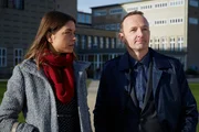 Als Semirs Nachbar Dr. Martin Wenger (Peter Jordan) ins Visier der Ermittlungen gerät, will Isabel Frings (Susan Hoecke), die Wenger von früher kennt, ihm auf den Zahn fühlen.