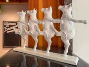 Deko „tanzende Kühe“ im Restaurant Lurgbauer von Max Leodolter. Deko „tanzende Kühe“ im Restaurant Lurgbauer von Max Leodolter.