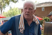 Weshalb will Hurley (Nick Nolte) seinem Schwiegersohn Parker helfen, den Vergn&uuml;gungspark zu &uuml;berfallen?