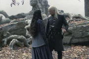 Alys Rivers (Gayle Rankin, l.); Daemon Targaryen (Matt Smith, r.) Alys Rivers (Gayle Rankin, l.); Daemon Targaryen (Matt Smith, r.)