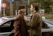 Verzweifelt versucht Mort Rainey (Johnny Depp, l.) dahinter zu kommen, ob nicht Amys Neuer, Ted (Timothy Hutton, r.), f&uuml;r all die eigenartigen Geschehnisse verantwortlich ist ...