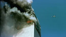 11.09.2001, New York: Die Doku rekapituliert die Geschehnisse des Terroranschlags auf das World Trade Center im Jahr 2001 Minute f&uuml;r Minute. Anhand offizieller Aufnahmen sowie Funkmitschnitten werden die Stunden bis zum Zeitpunkt der Katastrophe rekonstruiert.