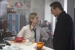 Endlich hat Harris (Liam Neeson) die Taxifahrerin Gina (Diane Kruger) gefunden.