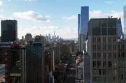 In New York sind neben dem vorherrschenden Englisch unzählige Sprachen zu hören, die mitunter aus den entlegensten Tälern oder dem tiefsten Urwald stammen. In New York sind neben dem vorherrschenden Englisch unzählige Sprachen zu hören, die mitunter aus den entlegensten Tälern oder dem tiefsten Urwald stammen.