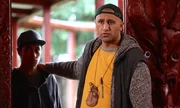 L-R: Mana (James Rolleston) und Genesis (Cliff Curtis)