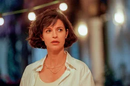 Anna Galiena (Serafina Salvini).