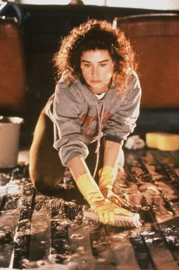 Cynthia (Demi Moore) beseitigt die Spuren der Tat ...
