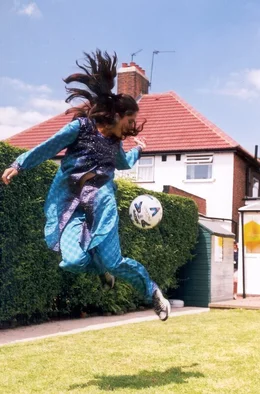 Jesminder "Jess" Bhamra (Parminder Nagra) m&ouml;chte unbedingt Fussball spielen.