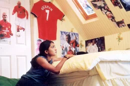 Jesminder "Jess" Bhamra (Parminder Nagra) tr&auml;umt davon, Fussball spielen zu k&ouml;nnen wie Beckham.
