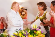 Eine Urkunde und Gratulation für die Gesamtsiegerin (und Siegern Vor- und Hauptspeise): Anne Leichtenstern. Eine Urkunde und Gratulation für die Gesamtsiegerin (und Siegern Vor- und Hauptspeise): Anne Leichtenstern.