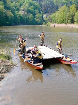"Universum", "Kamp - Ein Fluss f&uuml;r alle Sinne." Wo einst hohe Gebirge aus den Urmeeren emporragten und heute eine sanfte, h&uuml;gelige Landschaft das n&ouml;rdliche Waldviertel pr&auml;gen entspringt ein Fluss, der bis zu seiner M&uuml;ndung in die Donau eine faszinierende Vielfalt an geologischen Gegebenheiten durchflie&szlig;t: der Kamp. Er bietet die Lebensader f&uuml;r eine breite Palette an Flora und Fauna, aber auch f&uuml;r die Menschen, die hier im Laufe der Zeit eine spezifische Lebenskultur entwickelt haben. Der Film verfolgt den Fluss im Wandel der Jahreszeiten - eine spannende Reise durch ein faszinierendes Tal und seine Geschichte.  SENDUNG: 3sat - MI - 16.09.2020 - 16:45 UHR. - Veroeffentlichung fuer Pressezwecke honorarfrei ausschliesslich im Zusammenhang mit oben genannter Sendung oder Veranstaltung des ORF bei Urhebernennung.