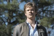 Muss sich und sein Team aus einer äußert schwierigen Lage retten: Angus MacGyver (Lucas Till) ... Muss sich und sein Team aus einer äußert schwierigen Lage retten: Angus MacGyver (Lucas Till) ...