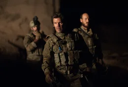 Als Regierungsbeauftragter muss Matt (Josh Brolin, M.) den eskalierenden Drogenkrieg unter Kontrolle halten. Keine leichte Aufgabe, da Drogenboss Diaz nicht mit fairen Mitteln spielt ...