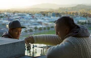 L-R: Mana (James Rolleston)  und Genesis (Cliff Curtis)