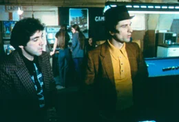 Von links nach rechts: Johnny Boy (Robert De Niro) und Tony (David Proval).
