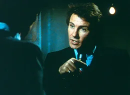 Charlie (Harvey Keitel).