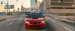 "Baby Driver", Traumatisiert vom Unfalltod seiner Eltern, wird der junge Fluchtwagenfahrer Baby von nervt&ouml;tendem Tinitus verfolgt, den er mit lauter Musik vertreibt. Hinter dem Steuer macht ihm aber keiner etwas vor. Der Gangsterboss Doc setzt ihn bevorzugt bei den riskantesten Raubz&uuml;gen ein. Als sich der PS-Maniac in die Kellnerin Deborah verliebt, will er aussteigen und ein neues Leben beginnen. Doch Doc besteht auf einem letzten, gef&auml;hrlichen Coup.  SENDUNG: ORF eins - SO - 29.03.2020 - 22:20 UHR. - Veroeffentlichung fuer Pressezwecke honorarfrei ausschliesslich im Zusammenhang mit oben genannter Sendung oder Veranstaltung des ORF bei Urhebernennung.