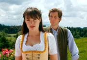 Elena (Ina Paule Klink) will sich nicht eingestehen, dass sie in Markus (Stefan Murr) verliebt ist. Elena (Ina Paule Klink) will sich nicht eingestehen, dass sie in Markus (Stefan Murr) verliebt ist.