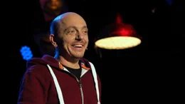 Comedian Bernhard Ho&euml;cker w&auml;hrend seines B&uuml;hnenprogramms.