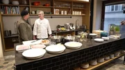 Sebastian Lege (l.) und Markus Brunner, Chefkoch Restaurant Figlmüller, Wien.