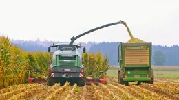 Heute k&ouml;nnen Landmaschinen l&auml;ngst nicht mehr &sbquo;nur&lsquo; Dreschen: Die meisten Modelle sind sogar mit Bordcomputer und GPS ausgestattet.