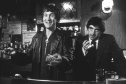 Hexenkessel  Grosse Schnauze, wenig Hirn: Robert de Niro als Johnny Boy, David Proval als Tony    Copyright: SRF/1973 Warner Bros. Inc.