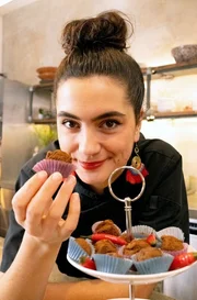 Süß und scharf: Lucie bereitet Schokoladen-Trüffel mit Chili zu.